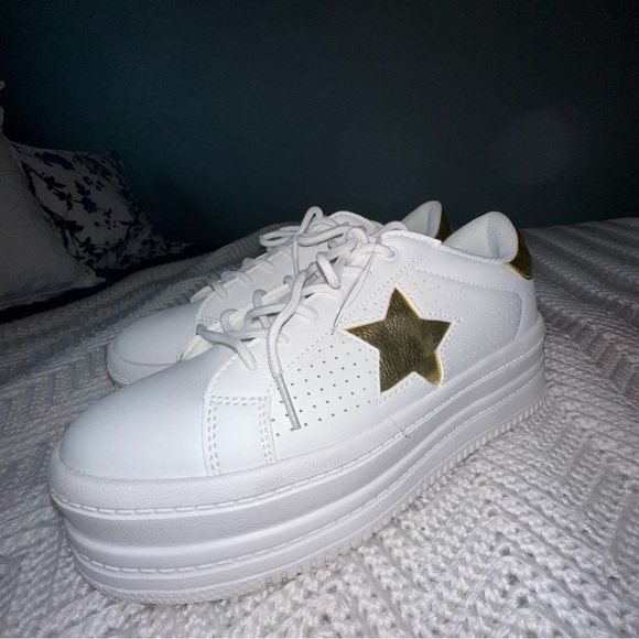 Belos Memory Foam Fashion Platform White  Sneakers with Gold Star - Size 9 - Picture 2 of 6